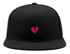 Gorra Gorro Visera Plana Snapback Rojo Corazon Roto