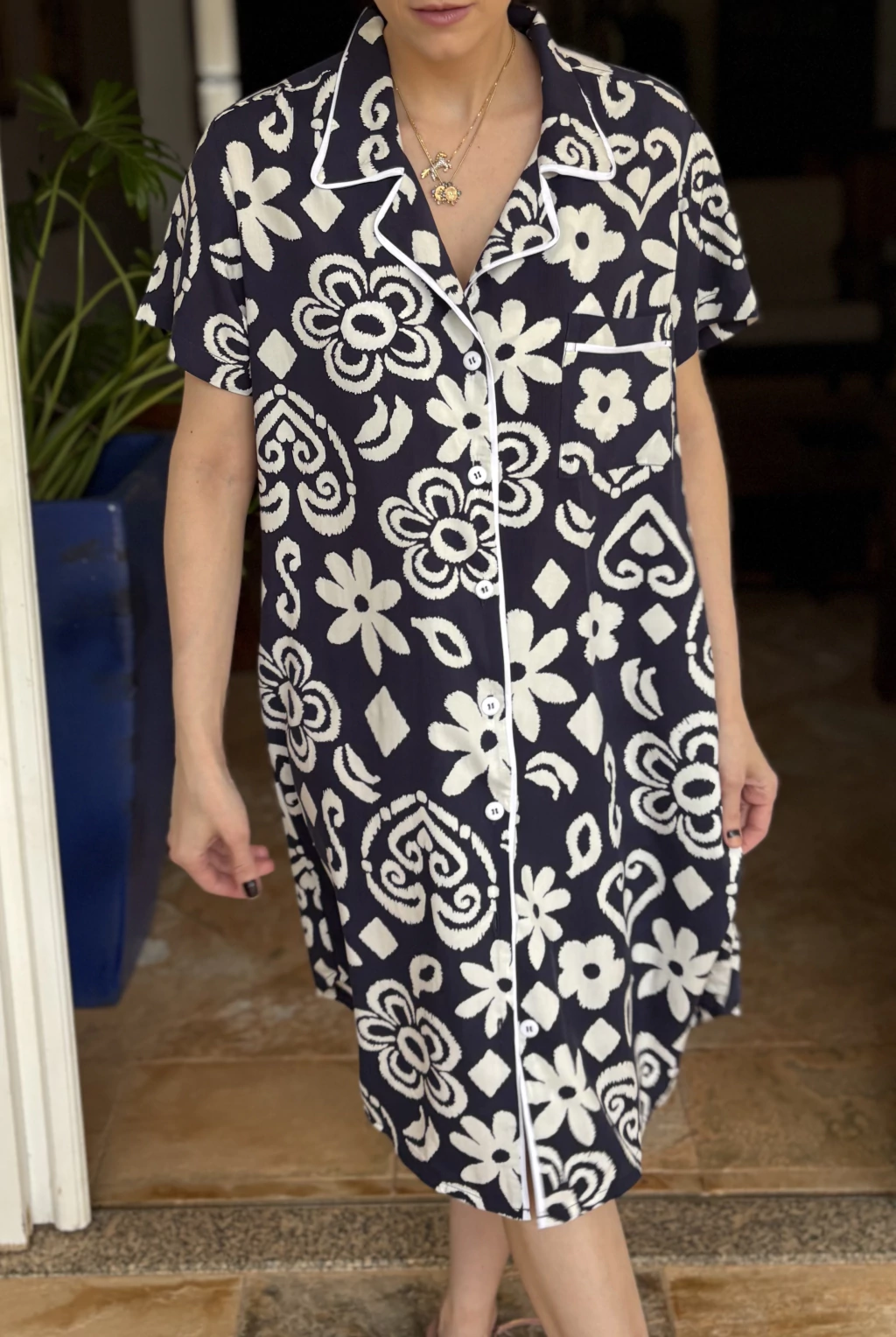 Camisola floral - azul marinho e branco