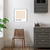 Quadro decorativo com a palavra "AFFOGATO" em um ambiente de cozinha minimalista, ao lado de uma cadeira de madeira.