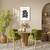Quadro decorativo Matisse com flores pretas em um ambiente de escritório moderno, destacando uma mesa com cadeiras verdes e decoração natural.