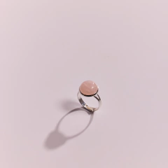 ANILLO REDONDO MINI CUARZO ROSA : Me abro al amor. Me trato con suavidad. Merezco recibir.