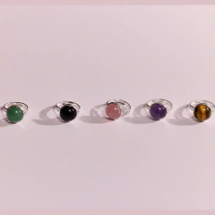 ANILLO REDONDO MINI OBSIDIANA: Protejo mi energía y confío en mi poder. en internet