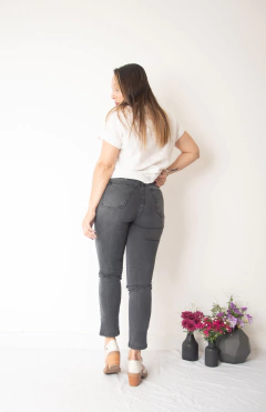 Imagen de Jeans Recto Tibet Gris