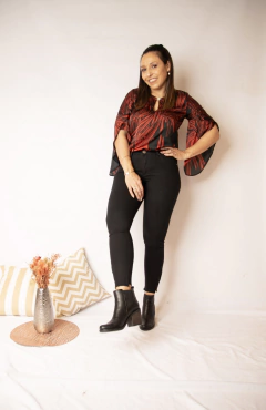 Imagen de Camisa Umma negro-rojo