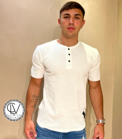 Remera Lotan Blanca en internet
