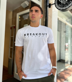 Remera Breakout Blanca en internet