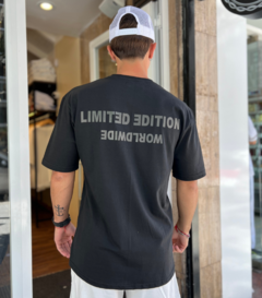 Remera Limited Negra en internet