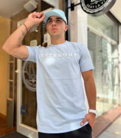 Remera Breakout Celeste