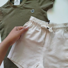Conjunto camisa texturizada e bermuda linho_ verde militar e areia na internet