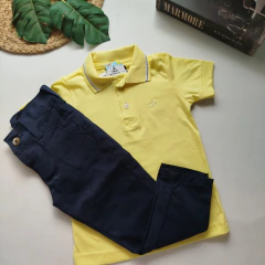 Conjunto camisa polo e calça esporte fino - Amarela com azul marinho.
