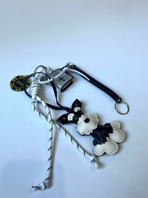 CHARM perro negro - comprar online