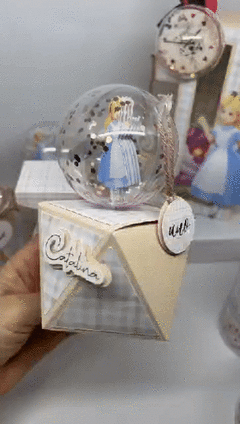 Caja Triangular con Esfera completa