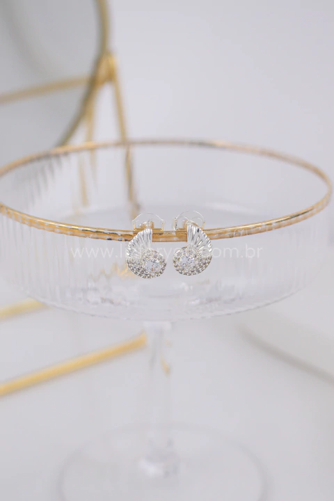 Brinco Conch Cravejado - comprar online