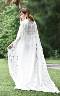 Capa Renda Floral Noiva - Estilista Viviane Batista