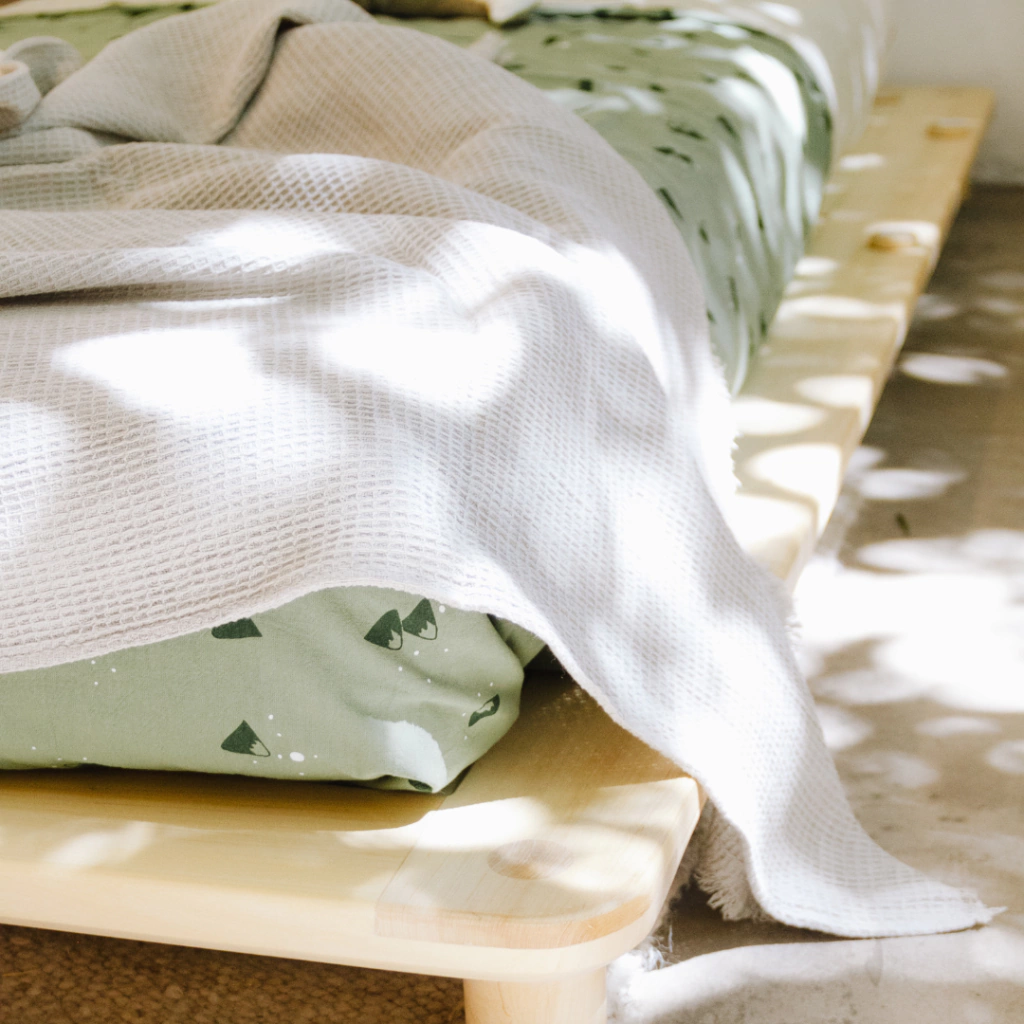 Pie de cama nido de abeja, Gris claro