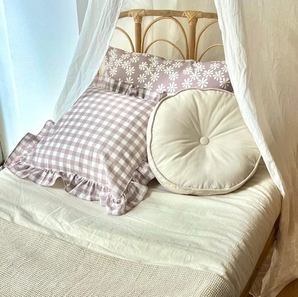Kit almohadones con pie de cama margaritas y vichy lila