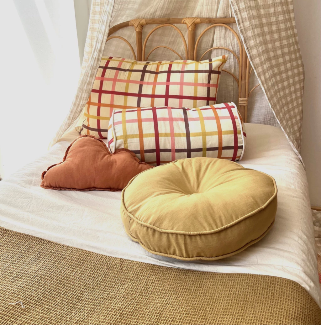 Kit almohadones con pie de cama cuadrille amarillo