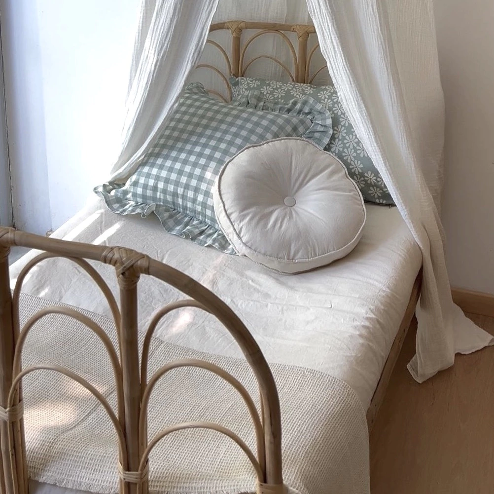 Kit almohadones con pie de cama margaritas y vichy verde