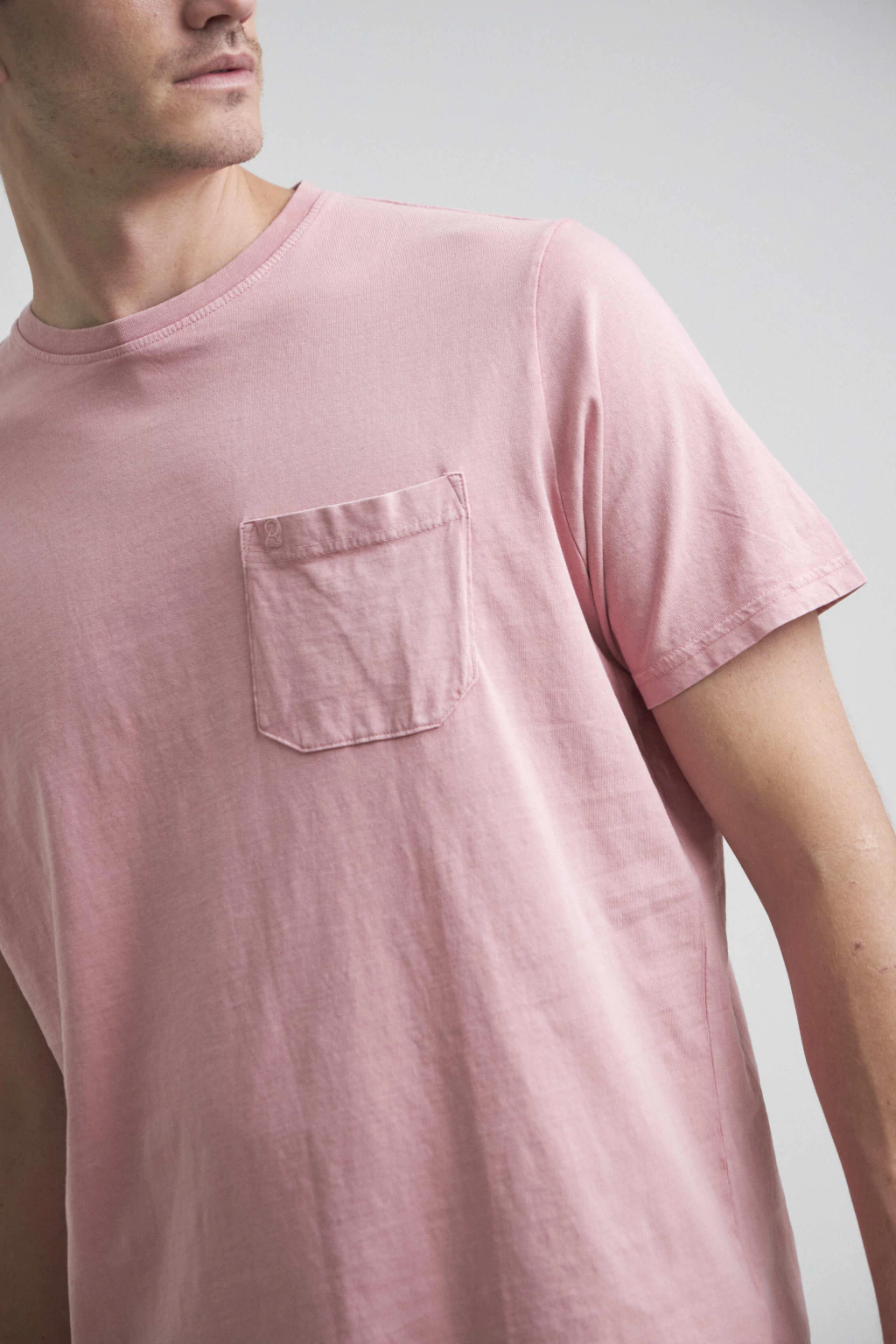 REMERA POCKET UBUD