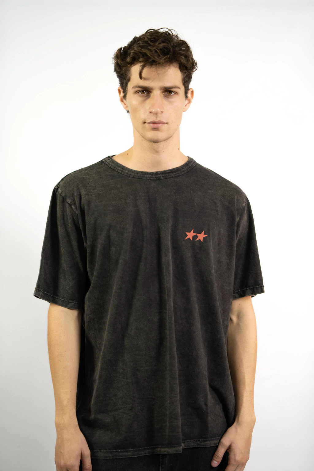 REMERA OVER WASHED STARS