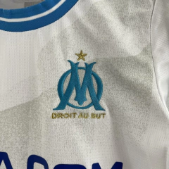 Kit Infantil Olympique Marseille I 23/24 Puma - Branco com detalhes em azul e dourado - online store