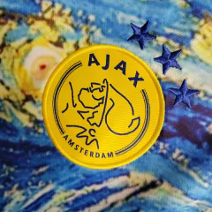 Imagen de Camisa Ajax Edição Especial 23/24 - Torcedor Adidas Masculina - detalhes em azul amarelo e dourado