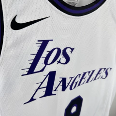 Camiseta Regata Los Angeles Lakers Branca Com Detalhes Preto e Roxo - Masculina en internet