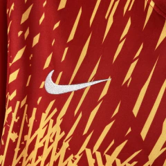 Camisa Mallorca Edição Especial 23/24 - Torcedor Nike Masculina - Vermelha com detalhes em amarelo e branco - Skull Sports