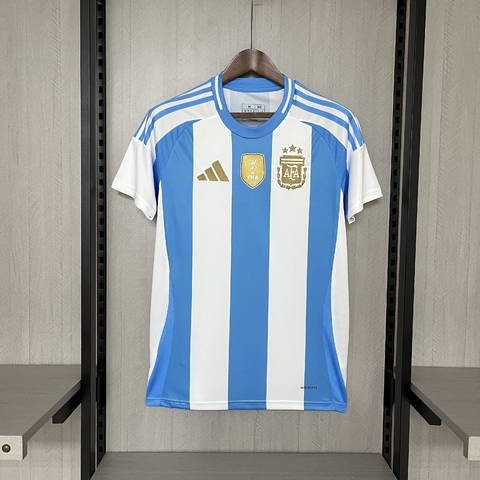 Camisa Seleção da Argentina Home com Patch de Campeão da Copa do Mundo 2024 - Torcedor Adidas Masculina