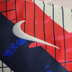 Camisa Treino Barcelona 23/24 - Torcedor Nike Masculina - Branca e rosa - Skull Sports