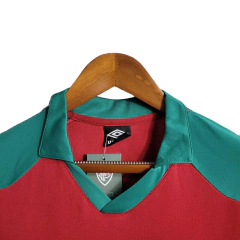 Camisa Fluminense Treino I 23/24 Umbro Torcedor Masculina - Vermelha com detalhes em verde - Skull Sports