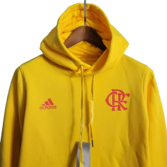 Jaqueta Corta-Vento Flamengo 23/24 Unisex Adidas - Amarela com detalhes em vermelho on internet