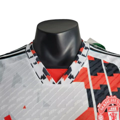 Imagen de Camisa Manchester United Edição Especial 23/24 - Jogador Adidas Masculina - Branca com detalhes em preto e vermelho