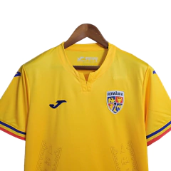 Camisa Seleção Romênia I 23/24 - Torcedor Joma Masculina - Amarela com detalhes em azul - Skull Sports