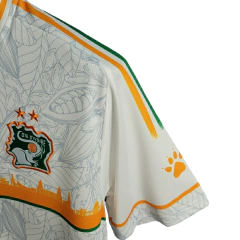 Camisa Seleção Costa do Marfim Edição Especial 22/23 - Torcedor Kelme Masculina - Branca com detalhes em laranja e verde - Skull Sports