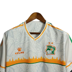 Camisa Seleção Costa do Marfim Edição Especial 22/23 - Torcedor Kelme Masculina - Branca com detalhes em laranja e verde - Skull Sports