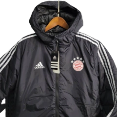 Jaqueta Corta-Vento Bayern de Munique 23/24 - Masculina Adidas - Preta - Skull Sports