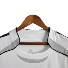 Camisa Retrô Real Madrid I 06/07 - Masculina Adidas - Branca com detalhes em preto e cinza - comprar online