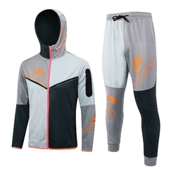 Conjunto Nike Sportswear Cinza e Preto com detalhes laranja