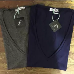 T-shirt gola V na internet