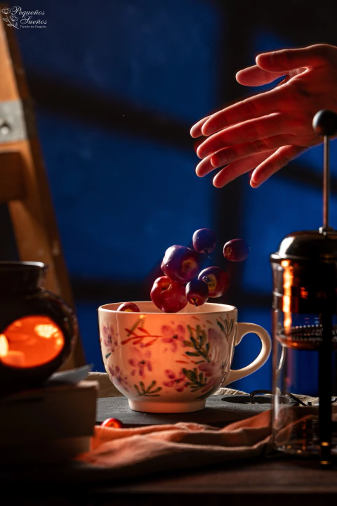 Tazón de cerámica, modelo hojas pintadas.

Medidas: 9 cm de alto x 12 cm de diámetro.