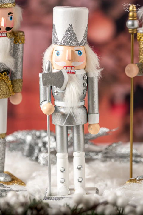 Cascanuez Plateado Mediano