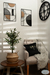 Apliques de pared modernos con marco en una sala de estar decorada, junto a una planta y un sillón.