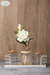 Estante organizador con base de bamboo, color blanco.  Medidas: 27.50 x 9 x 8 cm