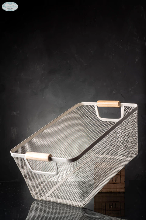 canasto de metal con manija bambu color blanco