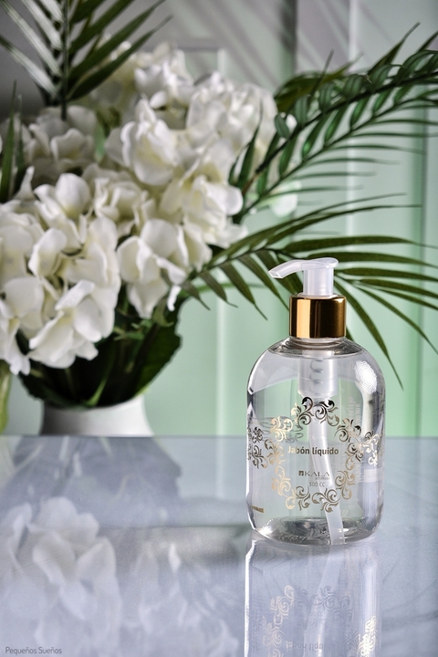Jabón líquido, fragancia rosa mosqueta.  Capacidad: 300 Ml