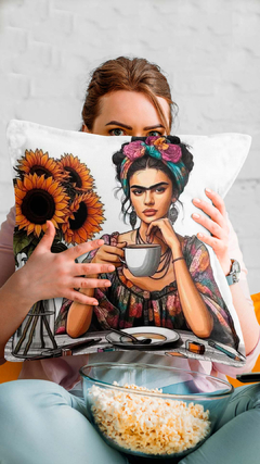 Almohadón Frida Kahlo Arte y Café