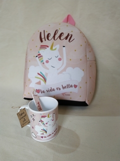 Mochila con taza y cuchara en internet