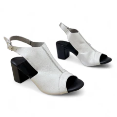 Sandália em Couro Off White / Preto - 13758 na internet