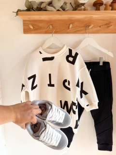 Imagen de BUZO OVERSIZE LETTER BYN